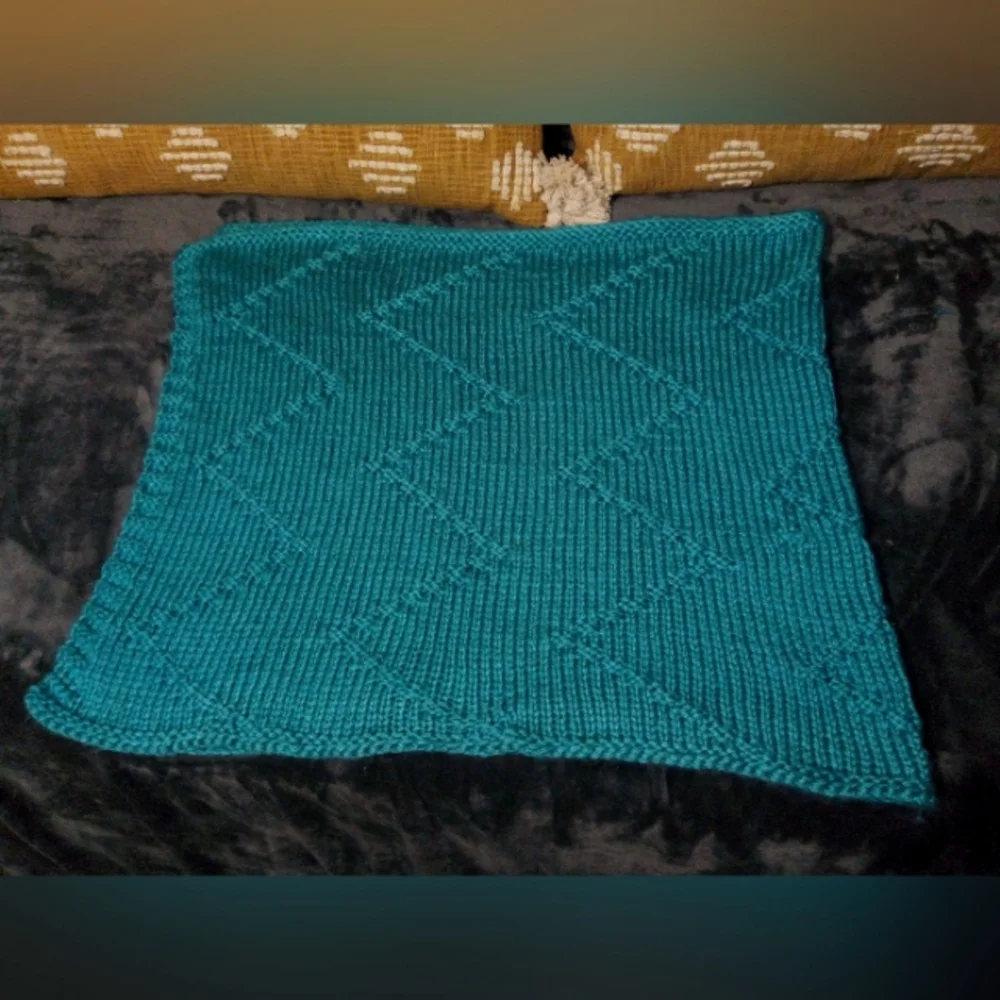Hand Knit Thick Chevron Bed Runner in Bluebird Blue 26x64in. NEW